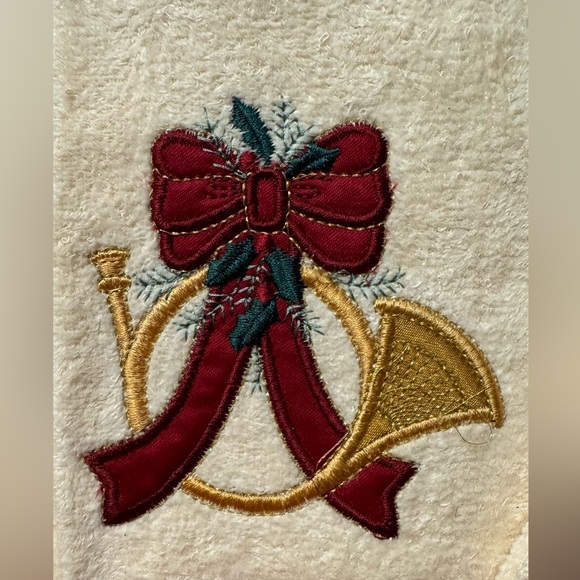 Vintage Embroidered Guest Towels - Picture 3 of 3